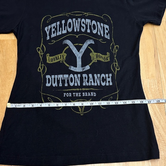 Yellowstone Dutton Ranch Black Women's Tee - Picture 6 of 9